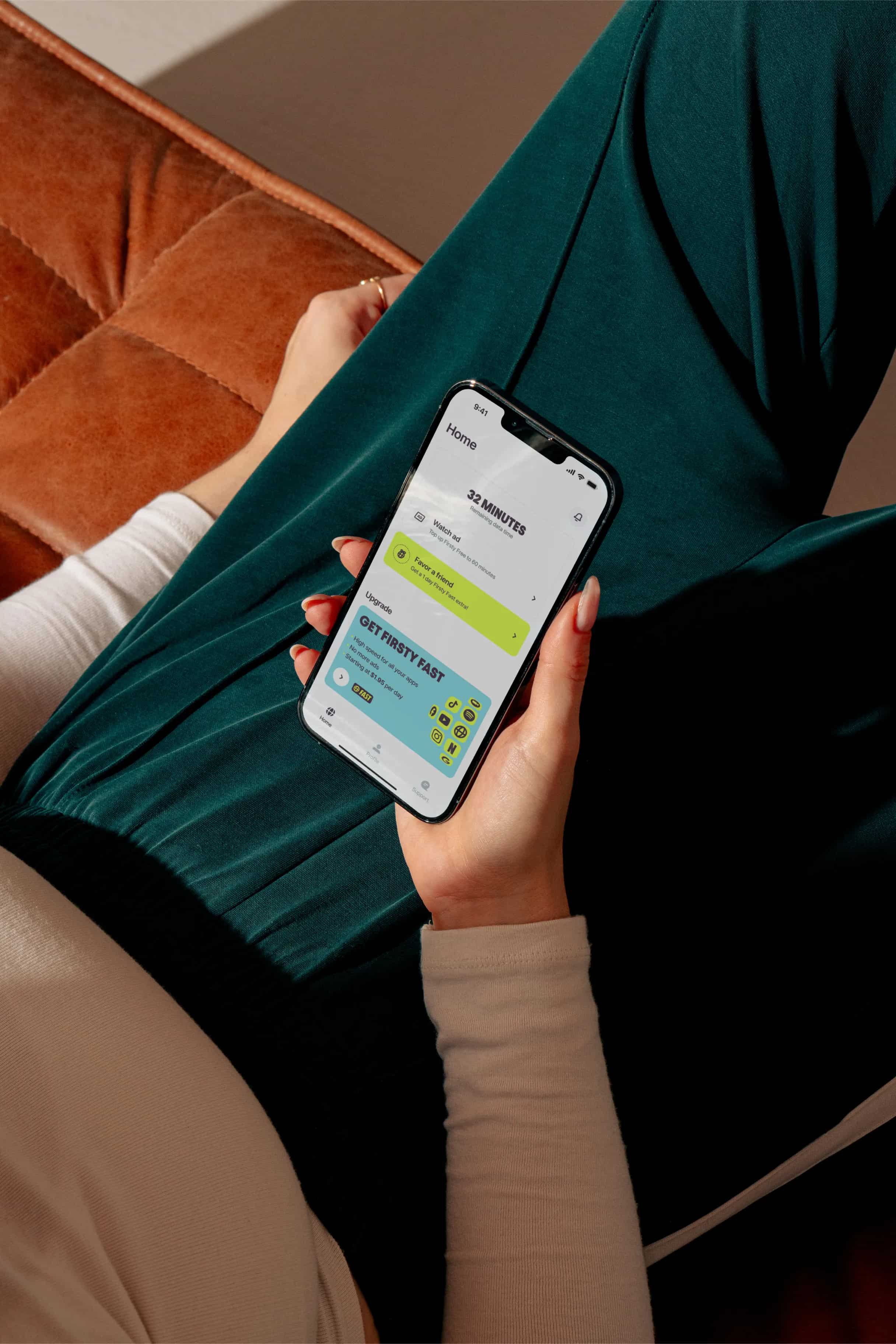 Firsty app home screen showing 32 minutes of free data